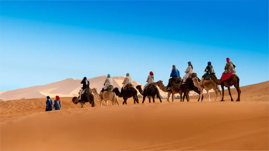 Excursión en camello por el desierto de Merzouga en Marruecos, parte del tour de 4 días de Marrakech a Fez